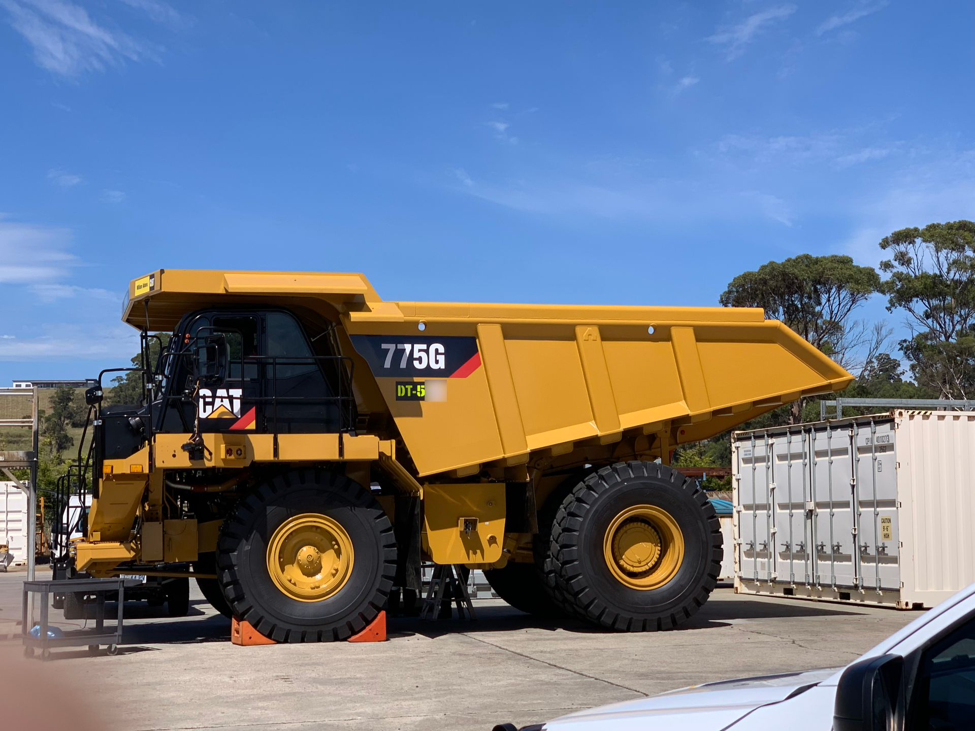 CAT 775G Off Highway Dump Truck — Glass Fitting